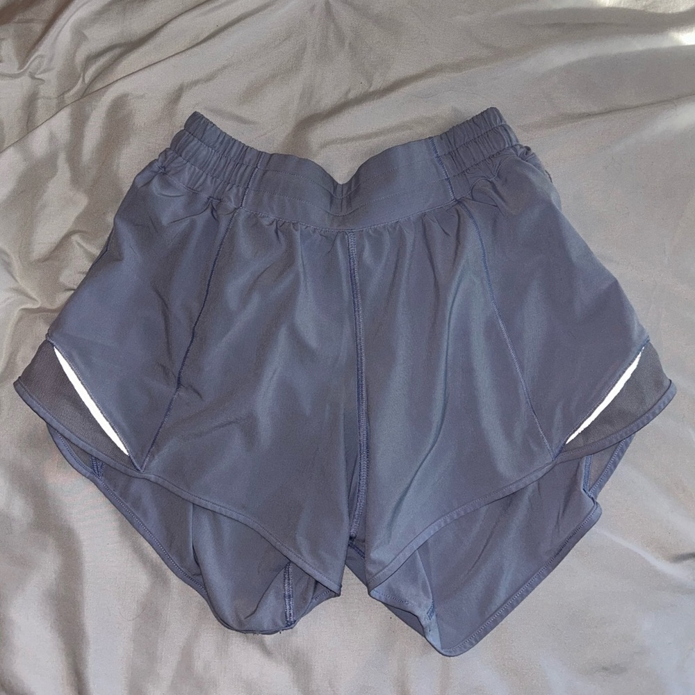 Lululemon shorts size 6 🤍